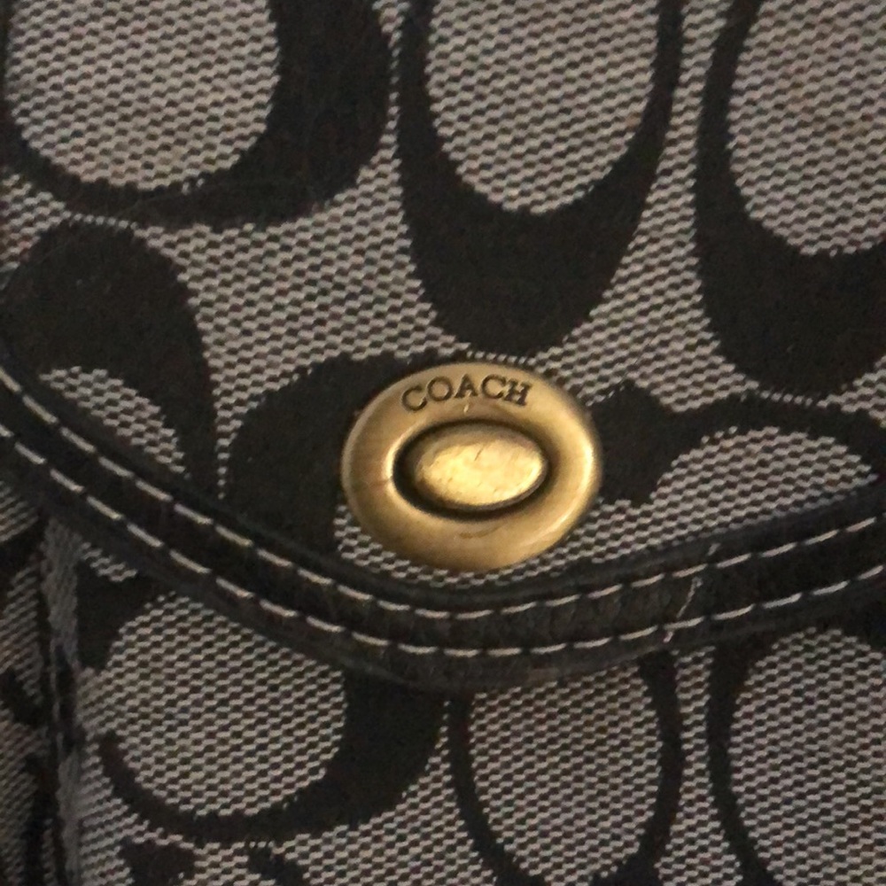 Coach purse gently worn - Picture 2 of 4